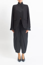 Giacca asimmetrica in cady con bottone