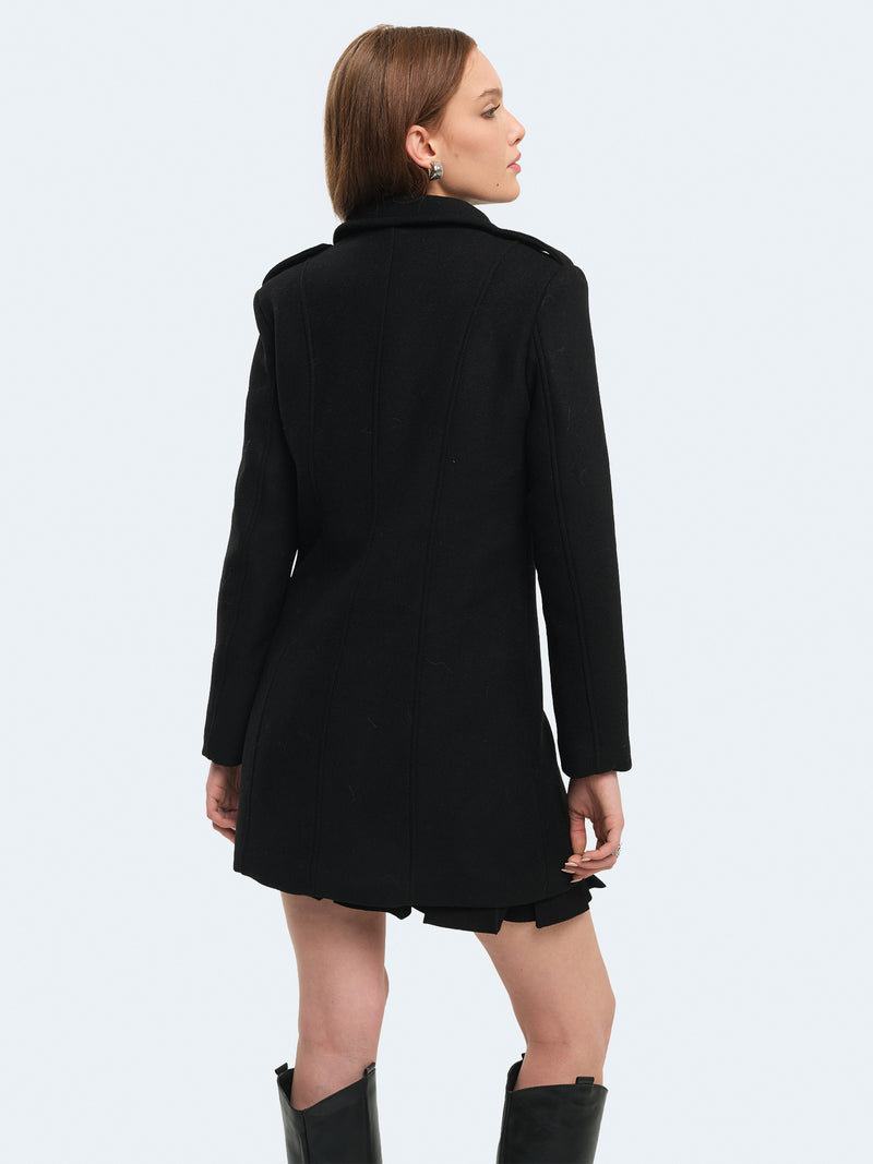 Cappotto corto con bottoni