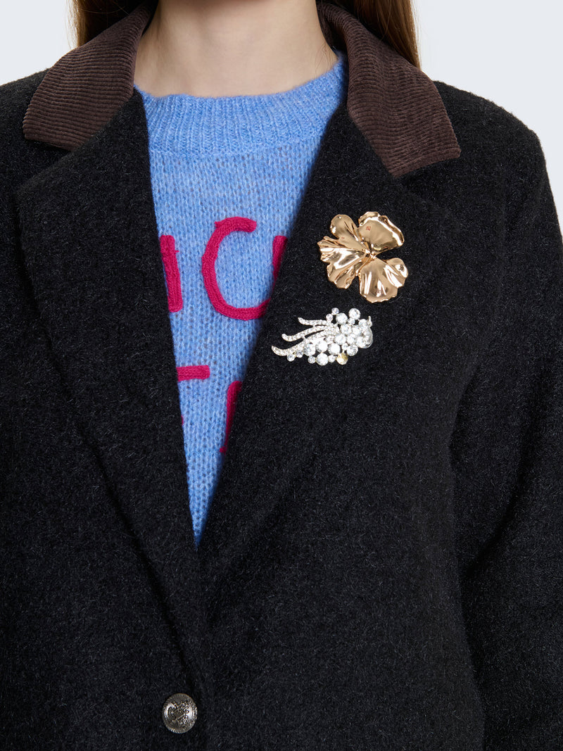 Blazer in lanacotta con spille gioiello