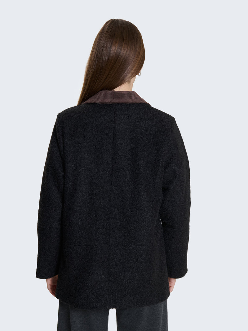 Blazer in lanacotta con spille gioiello