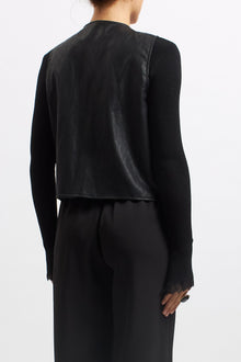 Gilet in ecopelle borchiato