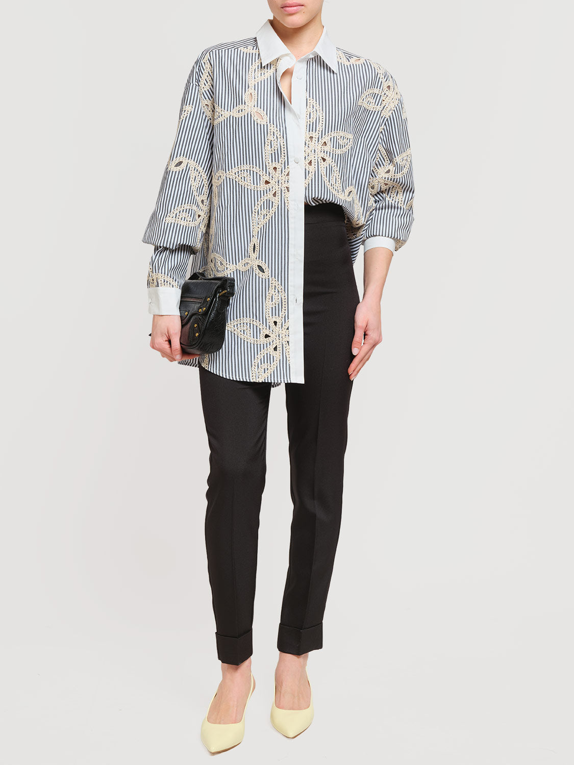 Camicia over a righe con ricami