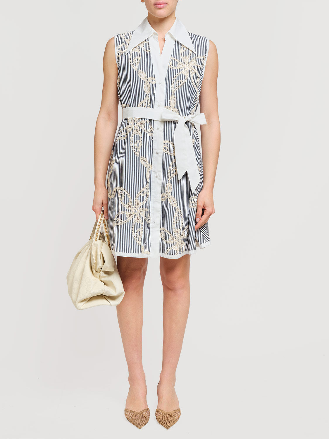 Abito oversize a righe con ricami