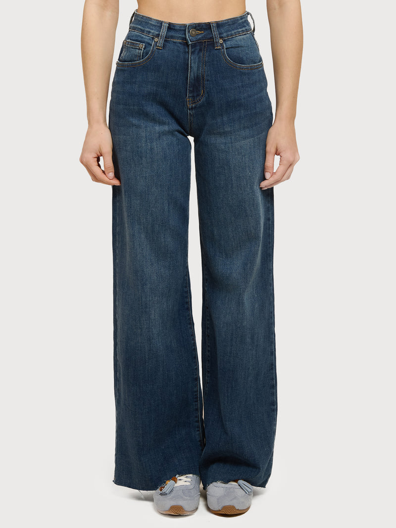 Jeans wide leg con taglio vivo