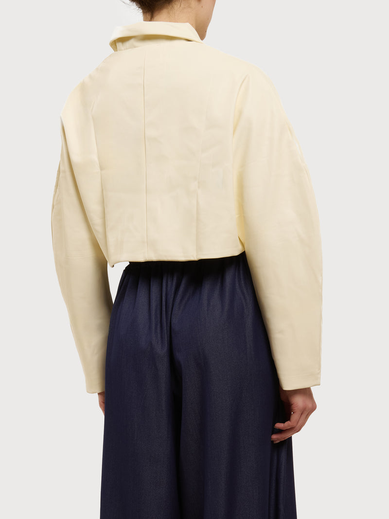 Giacca crop in ecopelle a maiche lunghe