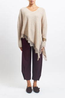 Maglia asimmetrica con inserti in pizzo