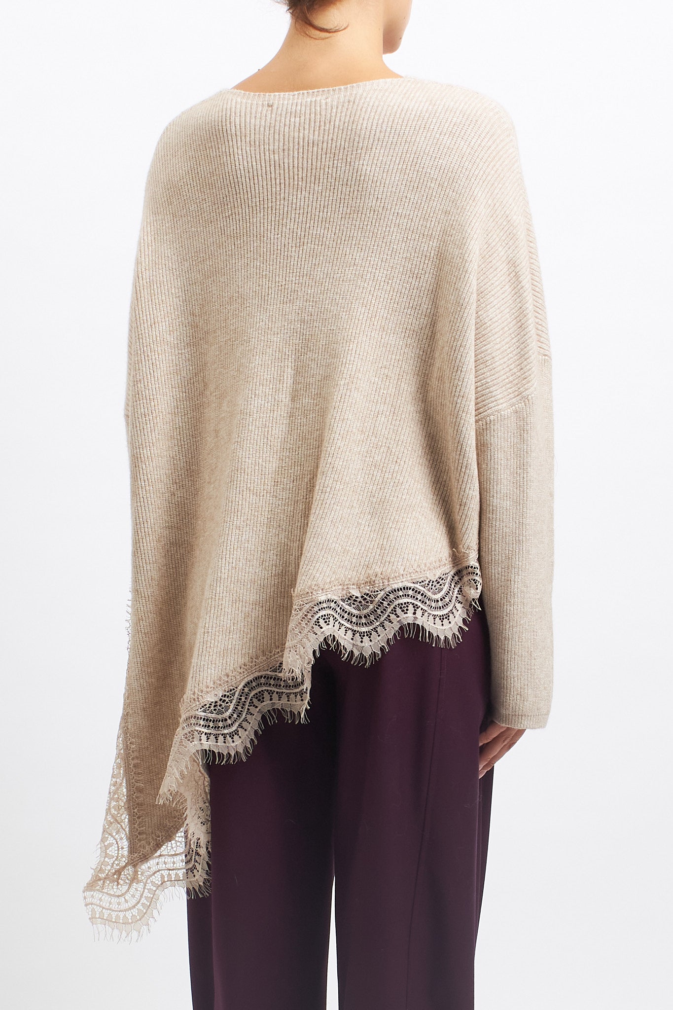 Maglia asimmetrica con inserti in pizzo