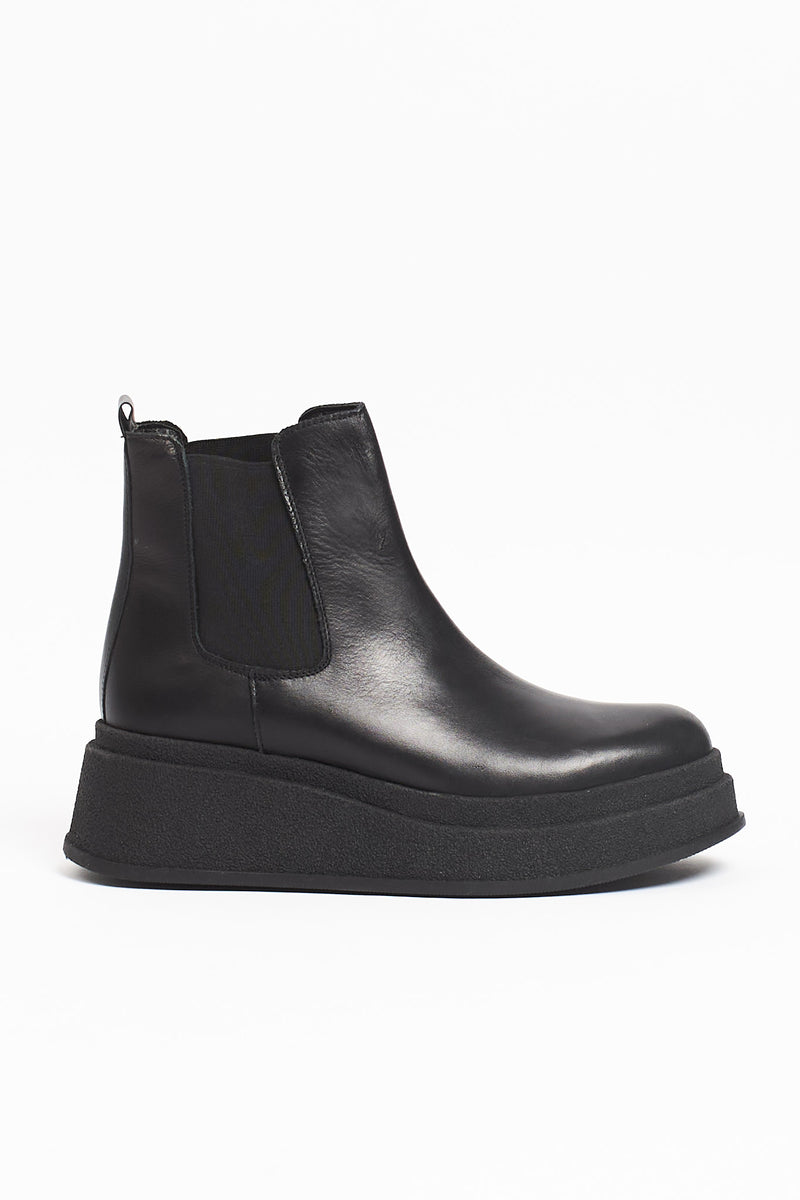 Leather Chelsea boots