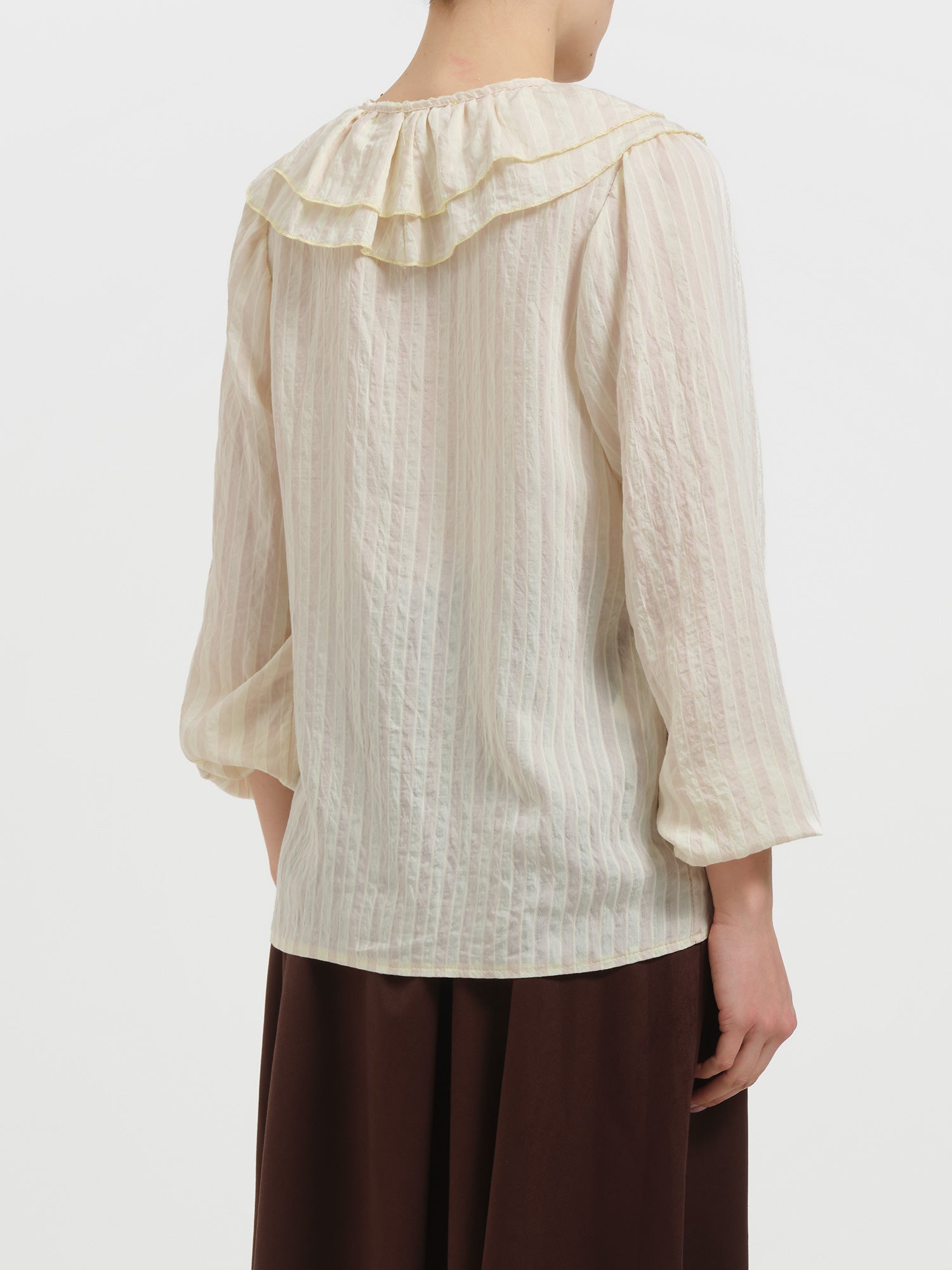 Blusa gessata con collo volant