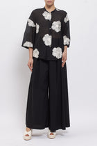 Camicia con ricami floreali