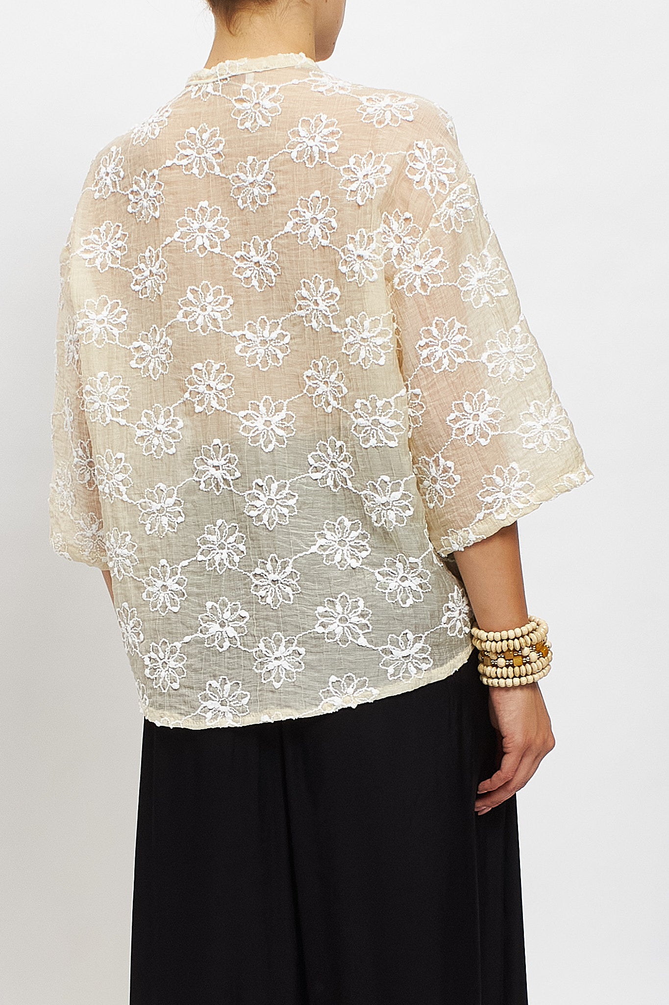 Camicia coreana con ricami floreali