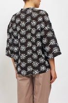 Camicia coreana con ricami floreali
