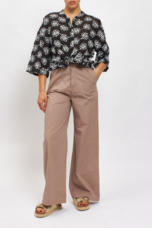 Camicia coreana con ricami floreali