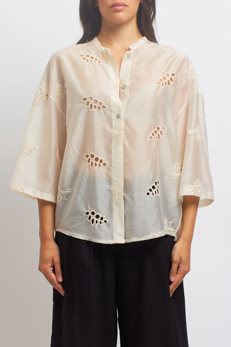 Camicia coreana con fiocco e ricami in pizzo