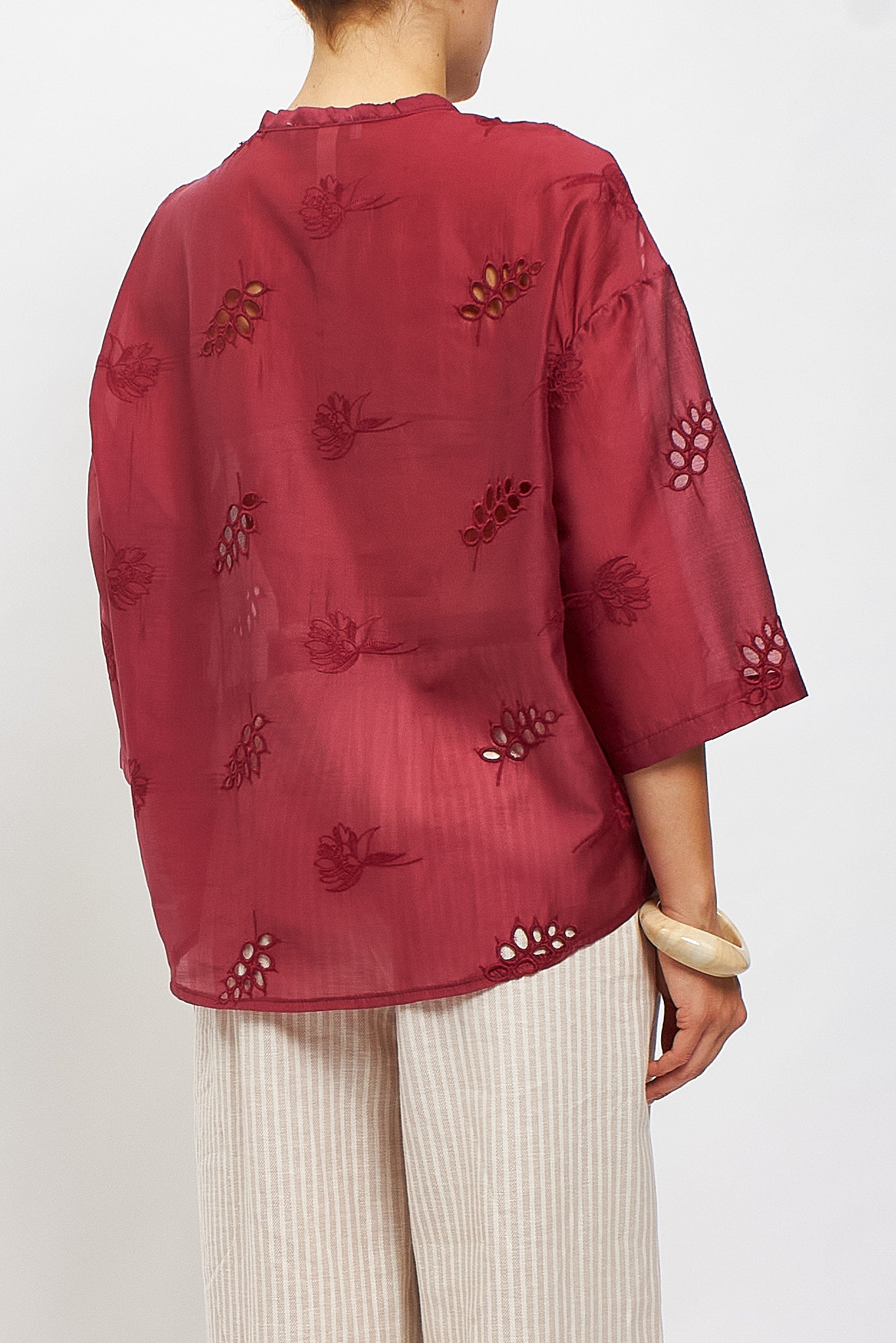 Camicia coreana con fiocco e ricami in pizzo