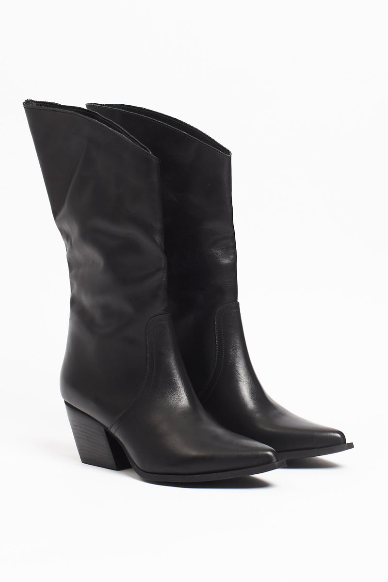 Leather cowboy boot