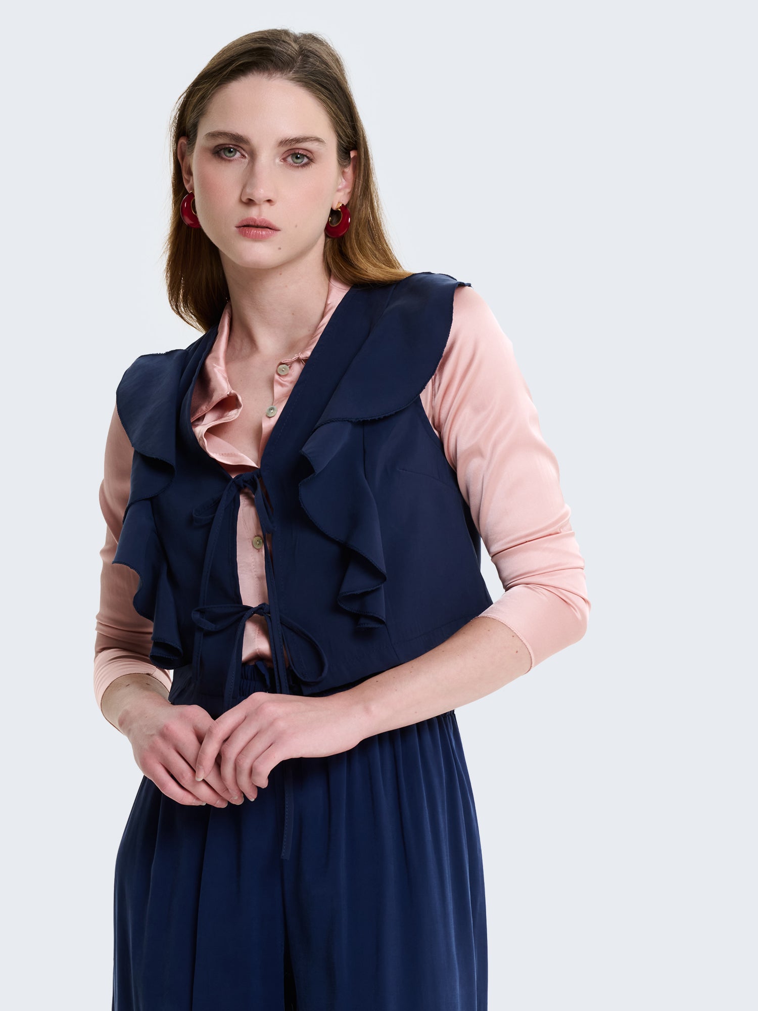 Gilet con laccetti e volant in cupro