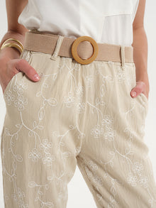 Pantaloni cargo con ricami floreali