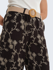 Pantaloni cargo con ricami floreali