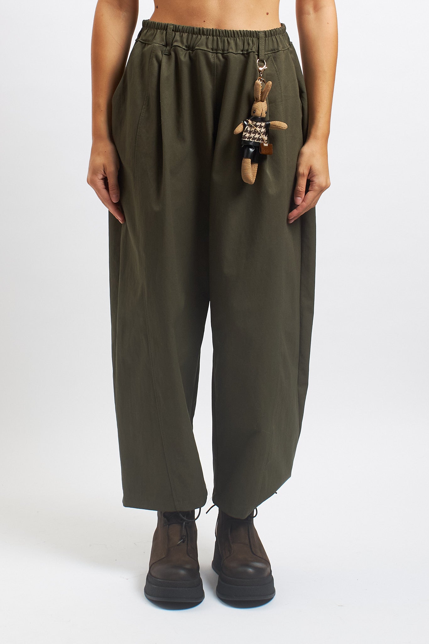 Pantalone barrel con portachiavi