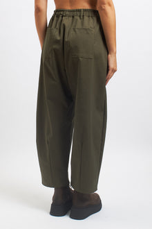 Pantalone barrel con portachiavi
