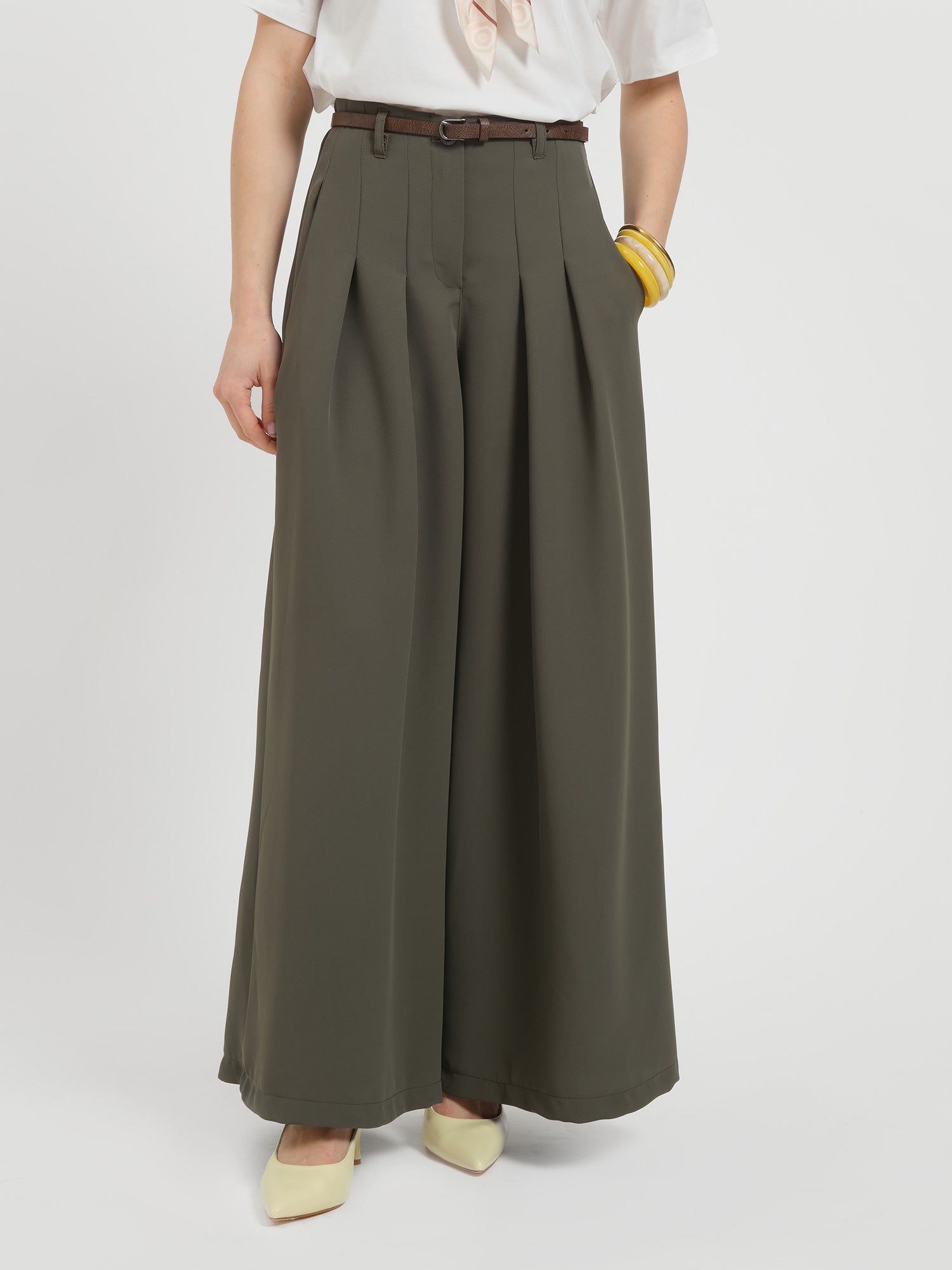 Pantalone con pieghe in cady