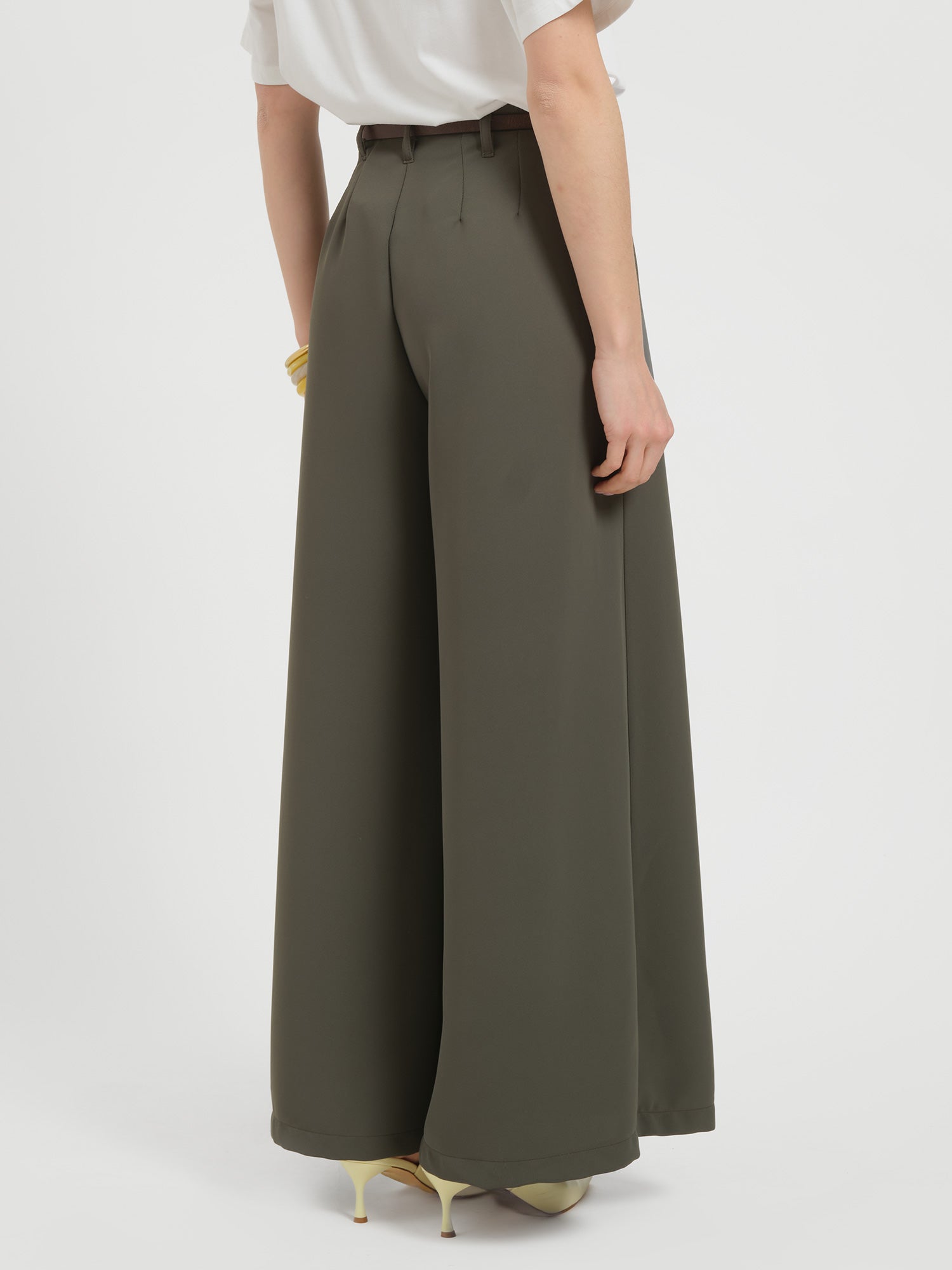 Pantalone con pieghe in cady