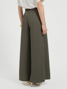 Pantalone con pieghe in cady