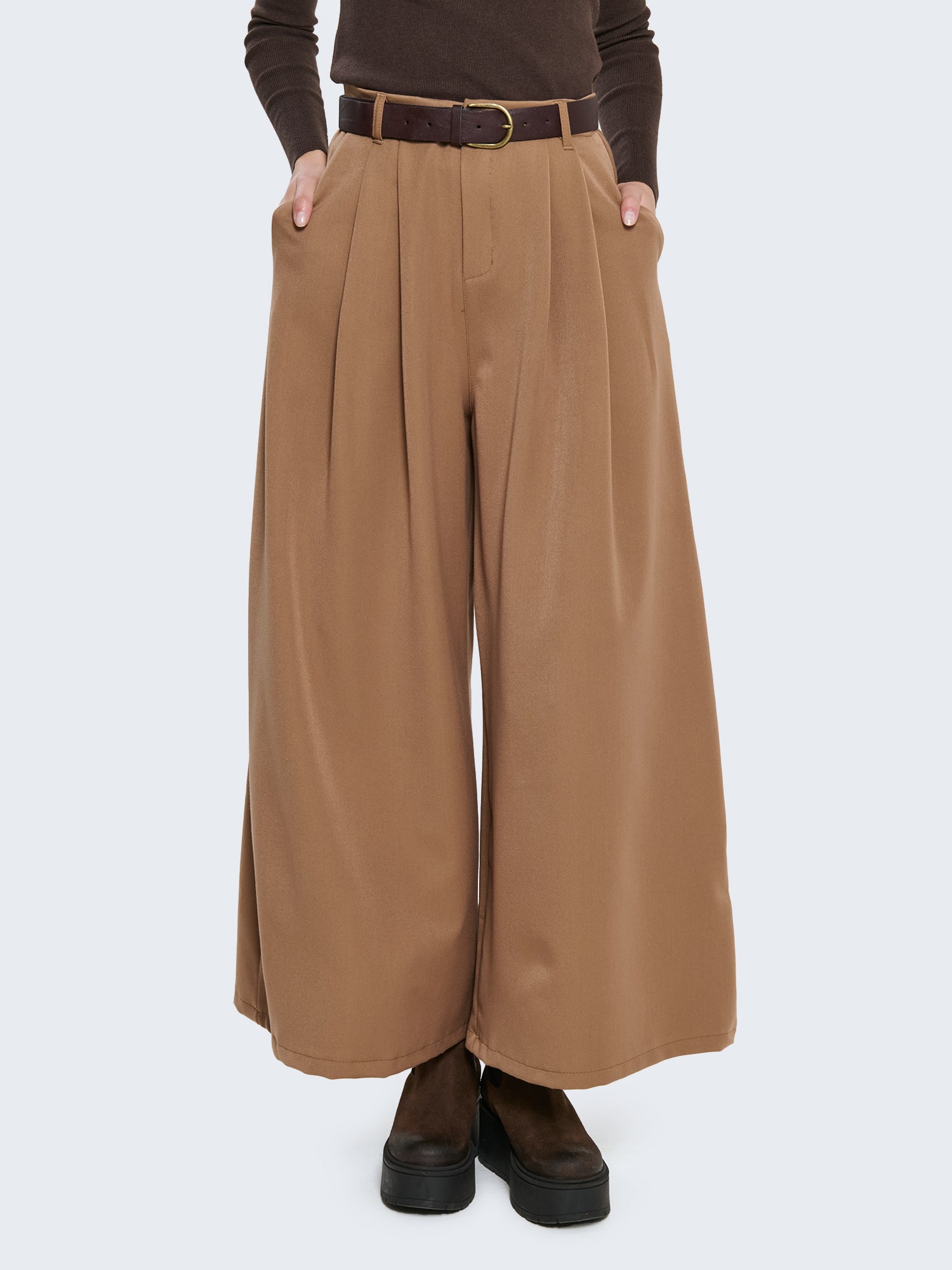 Pantaloni palazzo con cintura