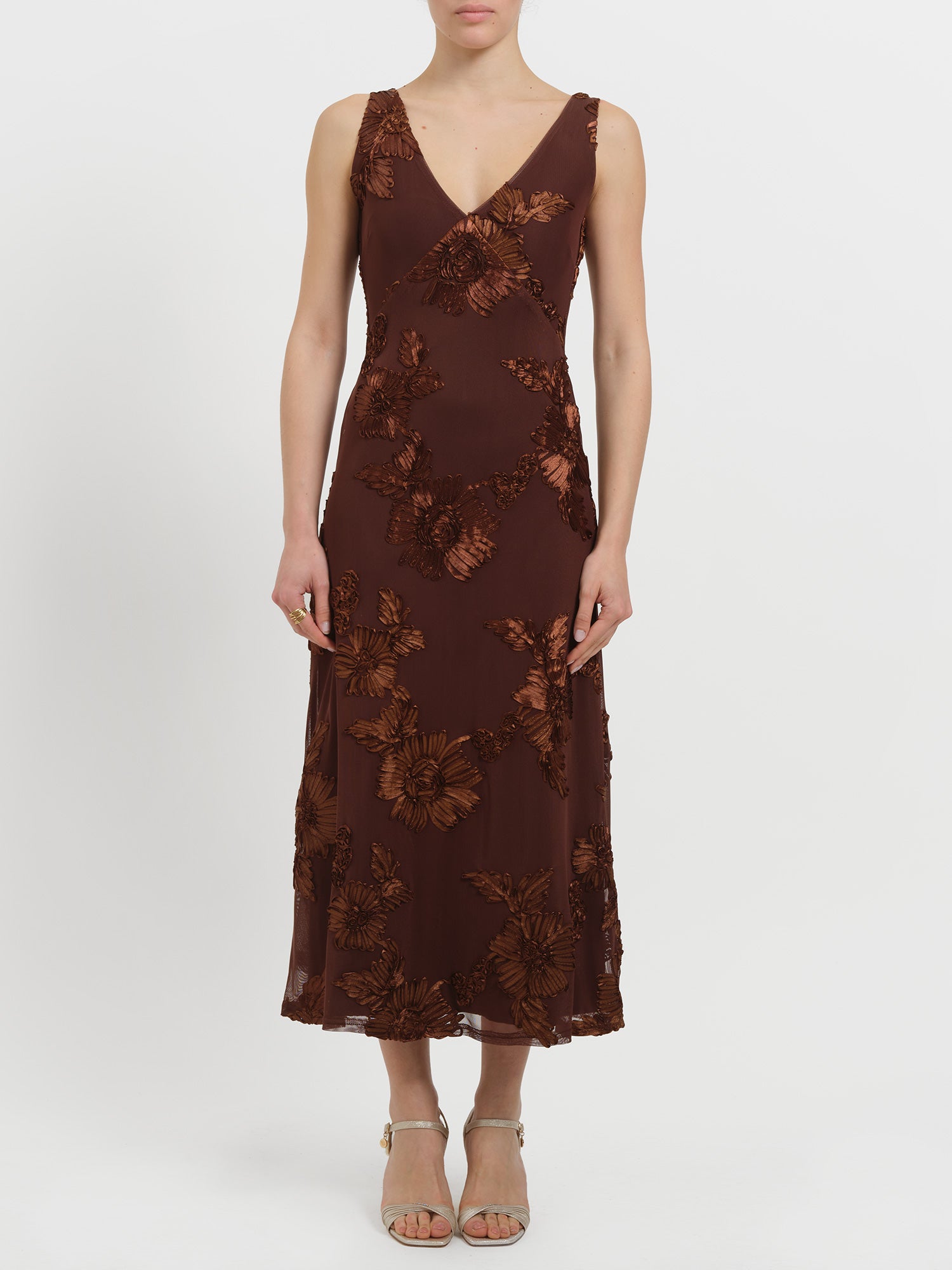 Abito in tulle con ricami floreali