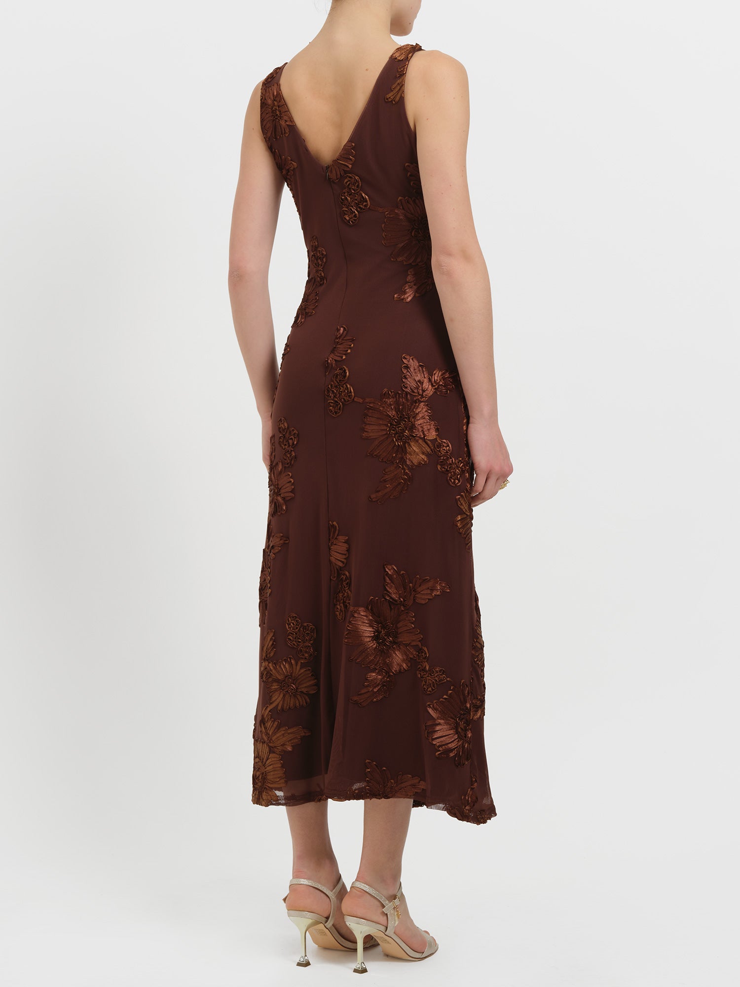 Abito in tulle con ricami floreali