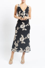 Abito in tulle con ricami floreali