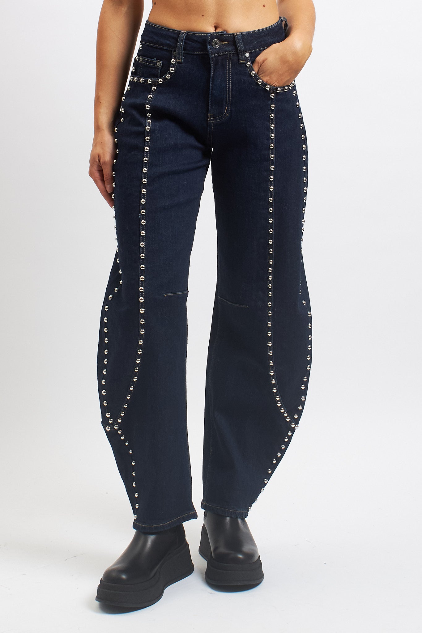 Jeans barrell con borchie