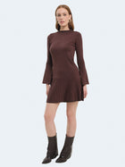 Abito in maglia con minigonna svasata