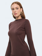 Abito in maglia con minigonna svasata