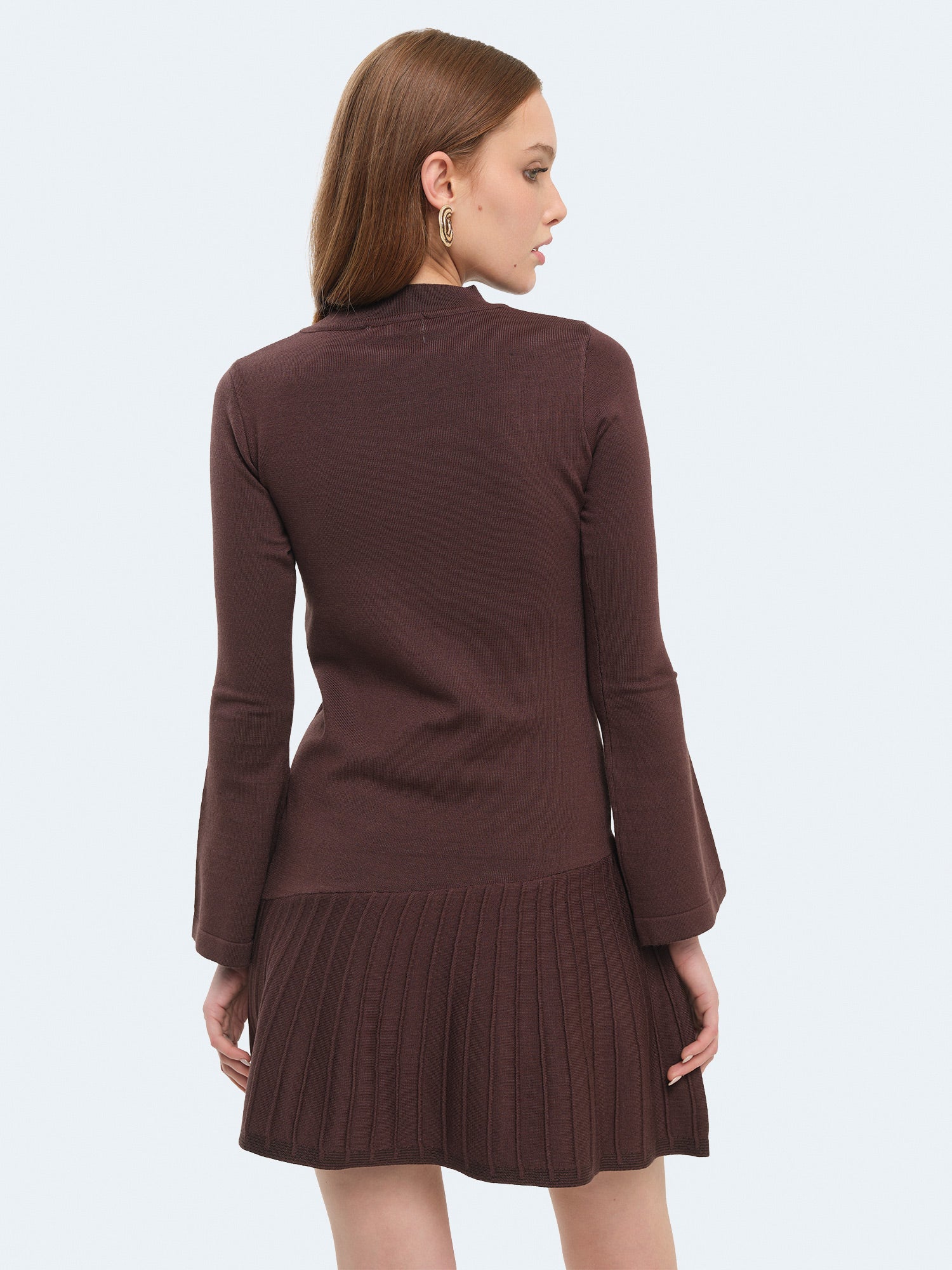 Abito in maglia con minigonna svasata