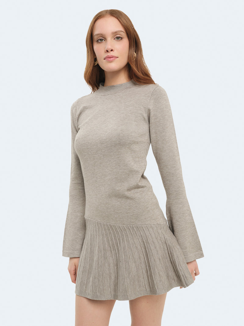 Abito in maglia con minigonna svasata