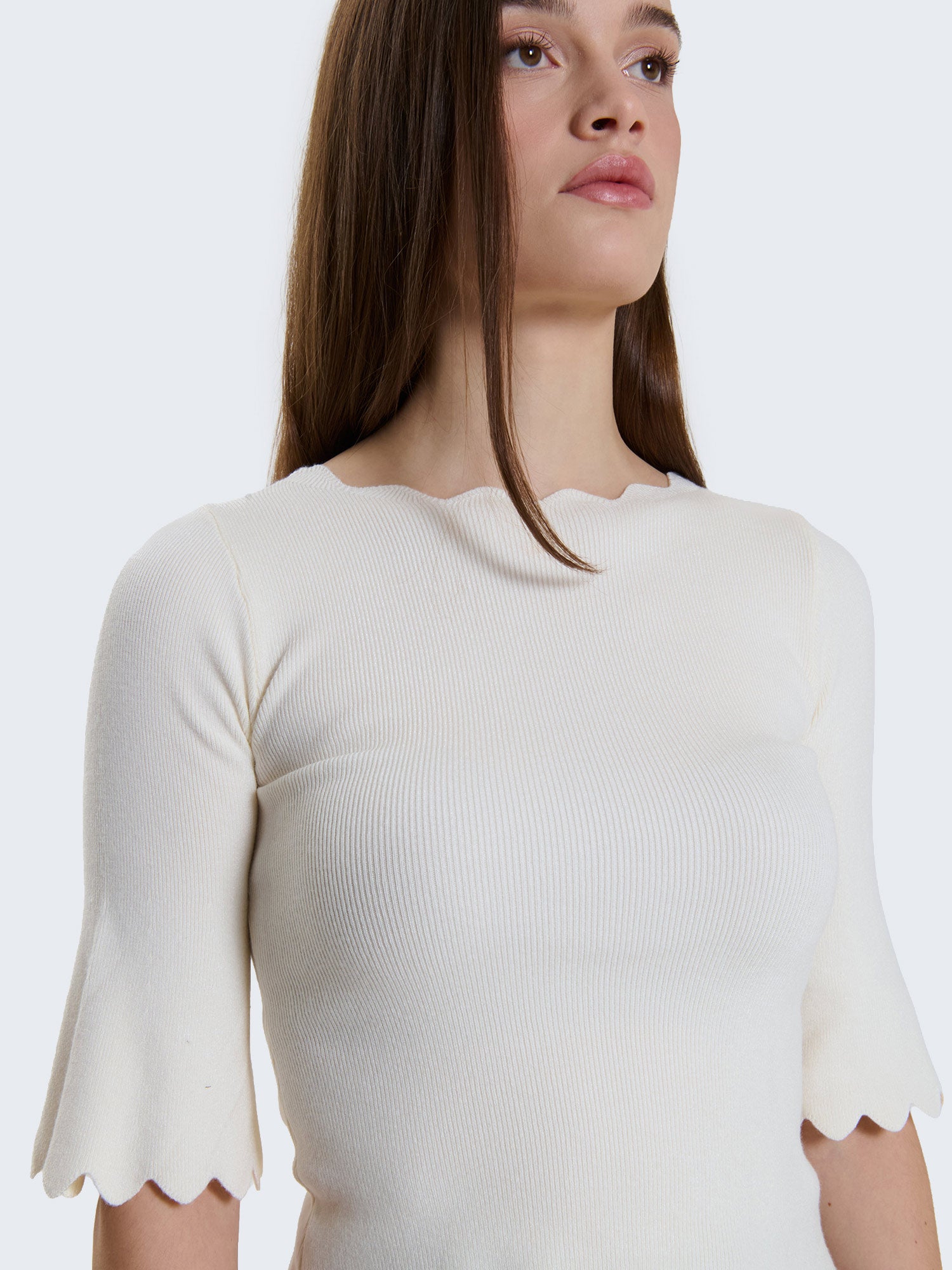 Maglia a costine e bordi a ondine