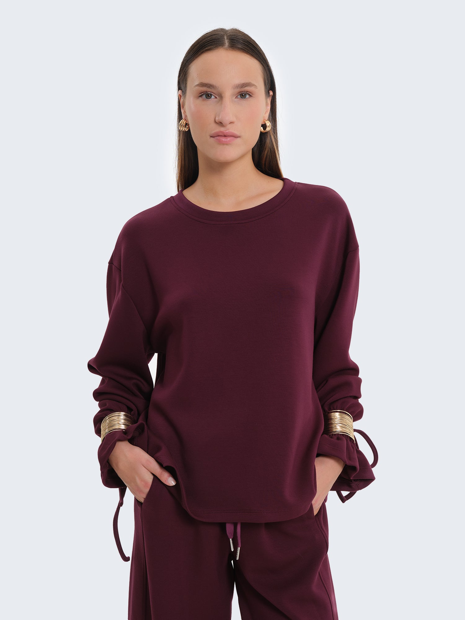 Felpa con bracciali
