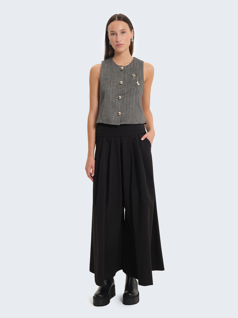 Gilet con tessuto spigato e charms