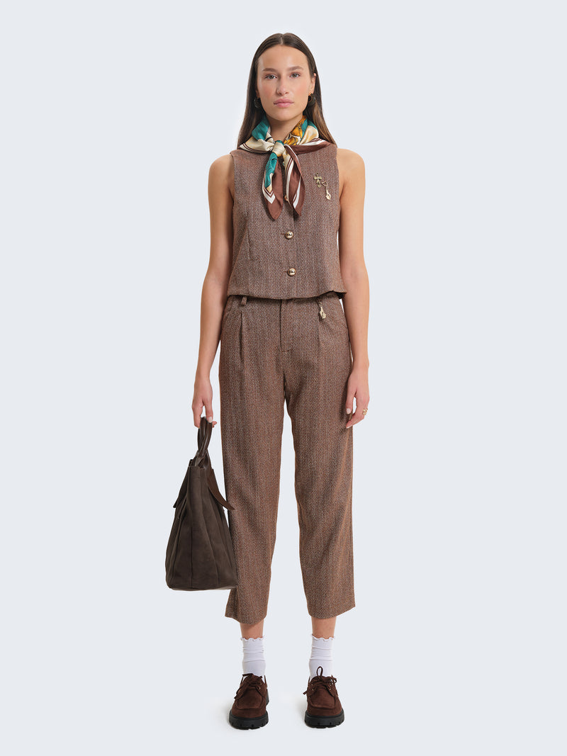 Gilet con tessuto spigato e charms