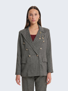 Blazer con tessuto spigato e charms