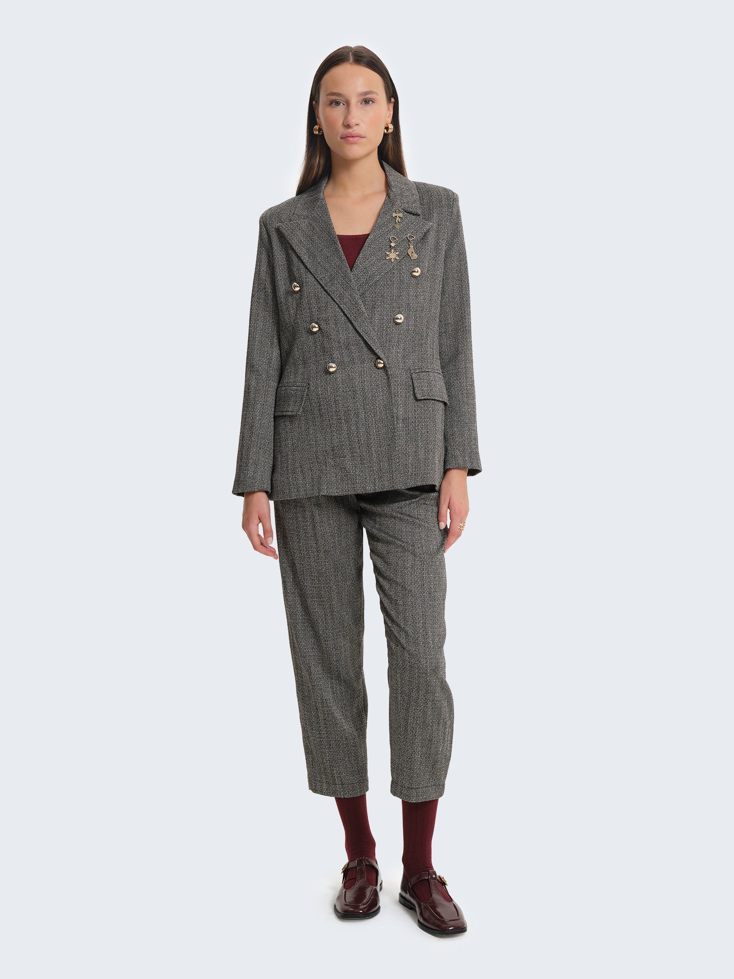 Blazer con tessuto spigato e charms