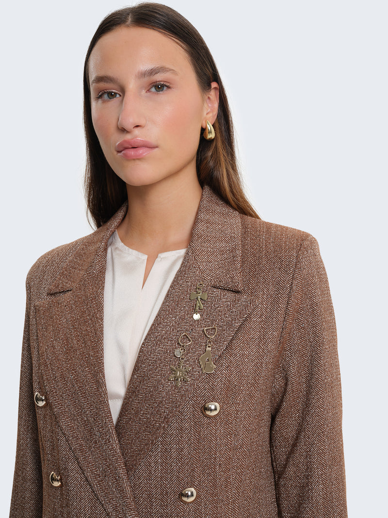 Blazer con tessuto spigato e charms