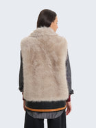 Gilet in ecopelliccia con inserti etnici e applicazioni gioiello