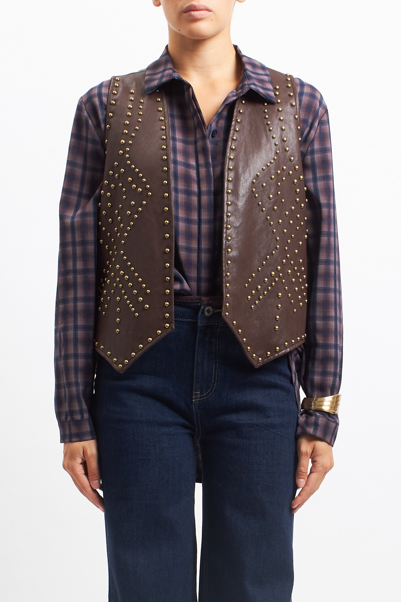 Gilet in ecopelle borchiato