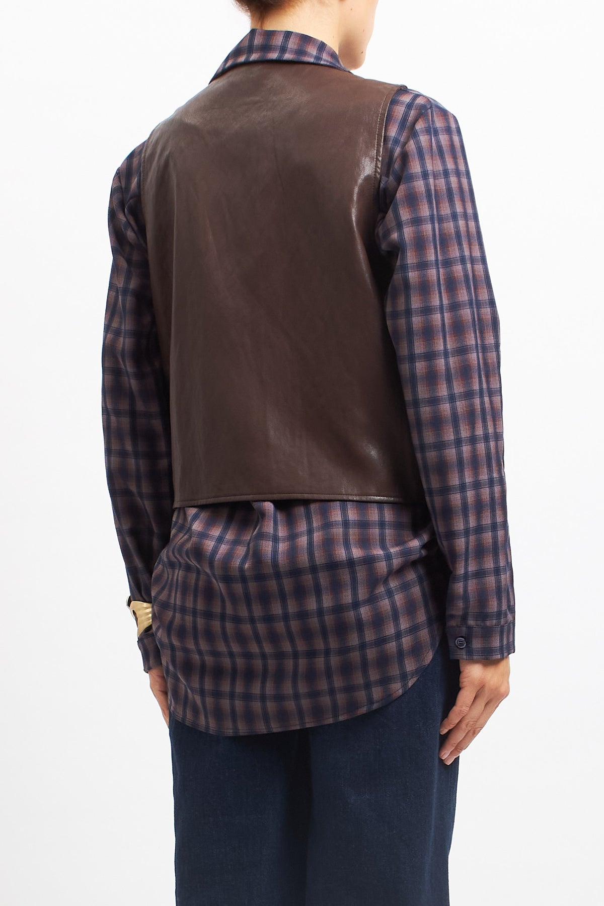 Gilet in ecopelle borchiato