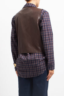 Gilet in ecopelle borchiato