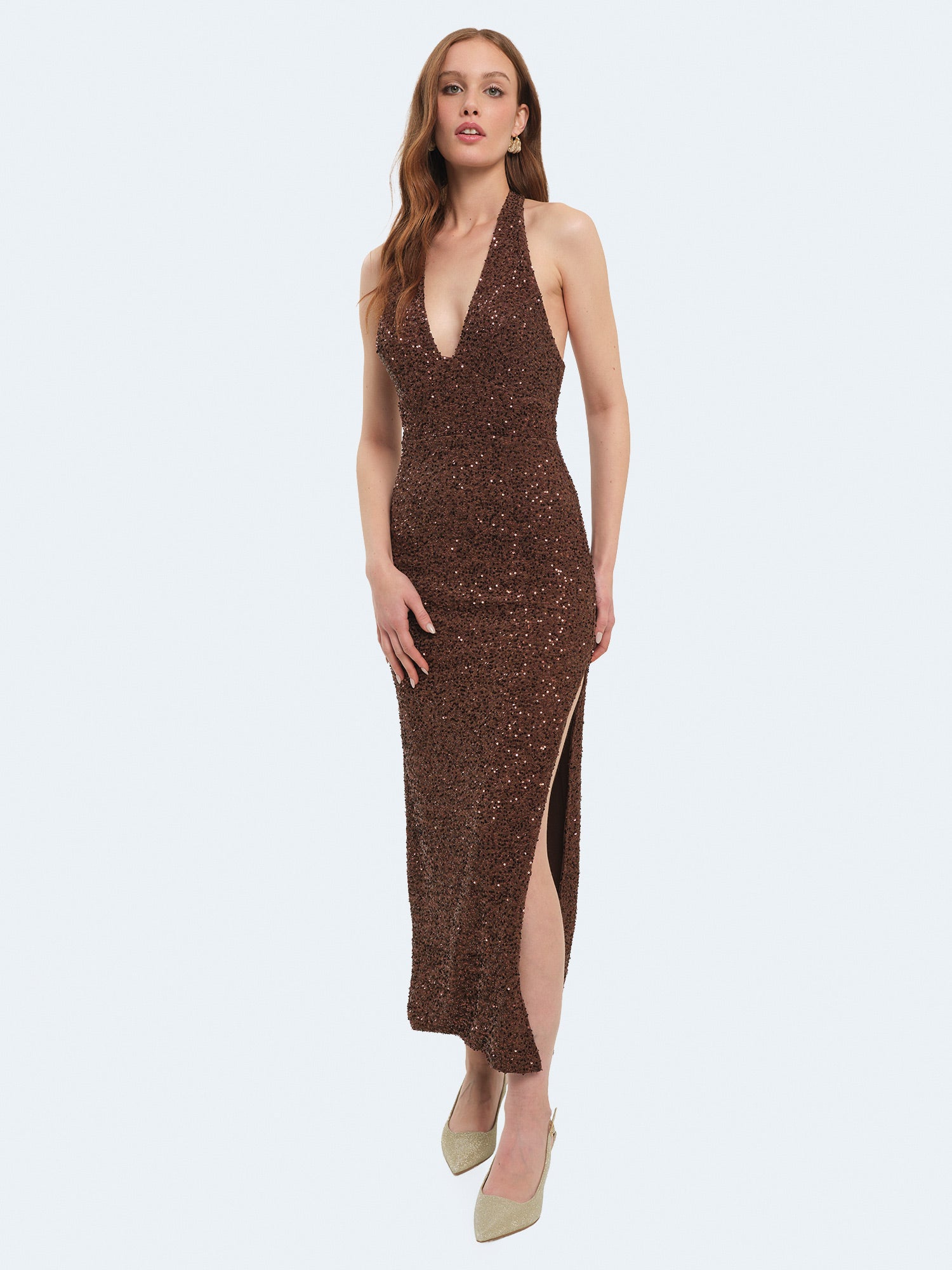 Abito lungo allacciato al collo con paillettes